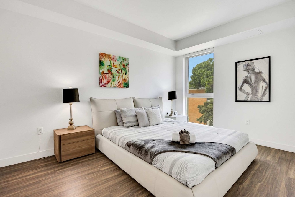 Stylish 1BR Family Apartment by Dtla