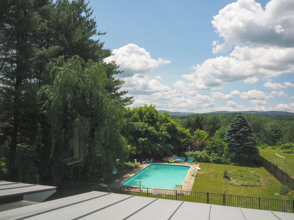 Charming 6 Bdrm Countryside Stay