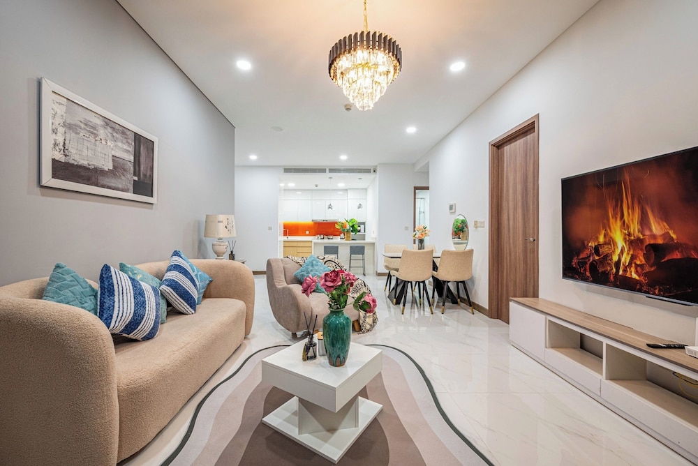 Luxury Sunwah Apartment near Landmark 81 - City View
