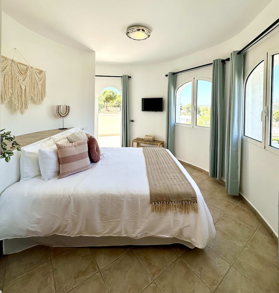 3 Bedroom Villa Walking Distance to Moraira