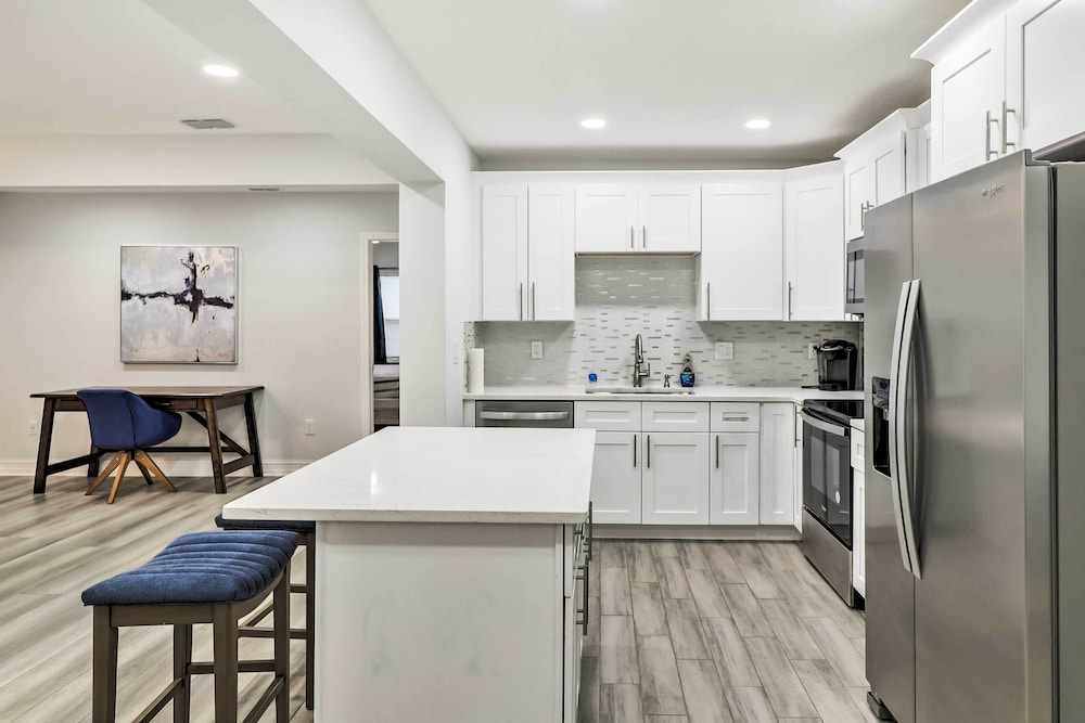 Charming Florida Home, Half-mile to Beach! view 3