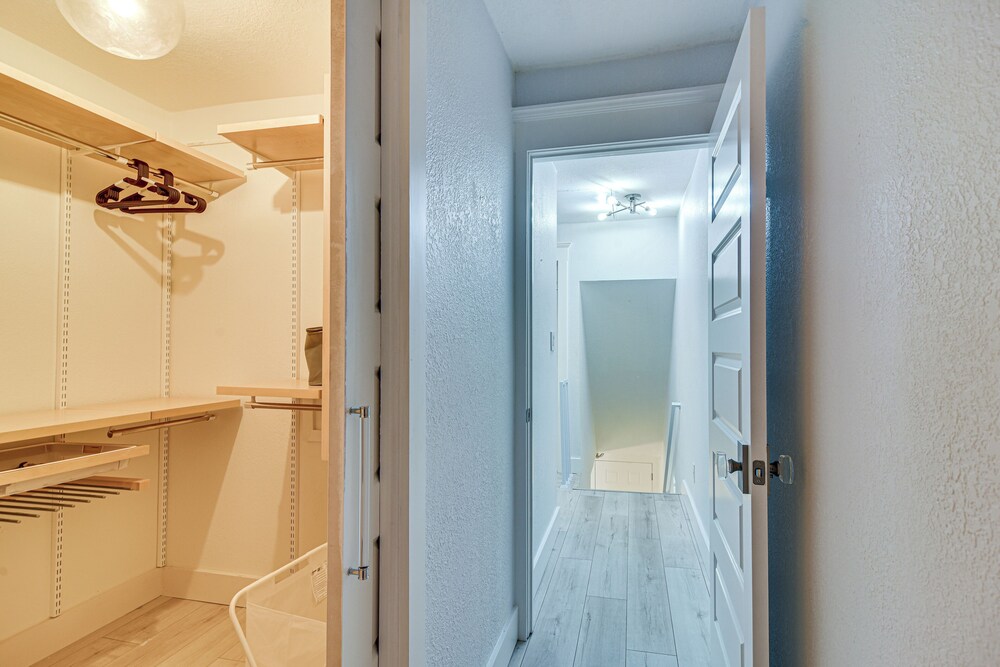 Bayfront St Petersburg Retreat 4 Mi to Downtown!