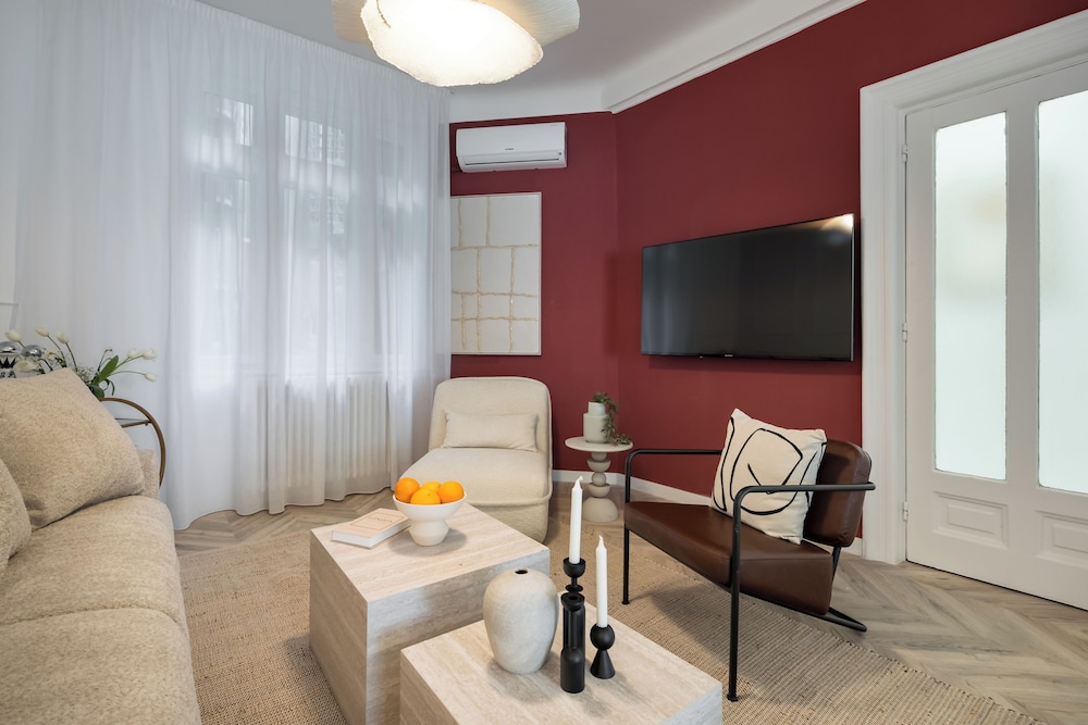 Refined & Spacious 3-Bedroom Flat Near Cismigiu, Balcony with Boulevard Views