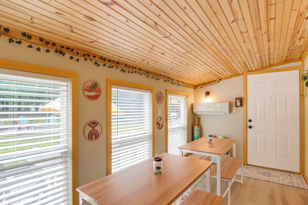 Pet-friendly Mtn Retreat w/ Yard in Blairsville!