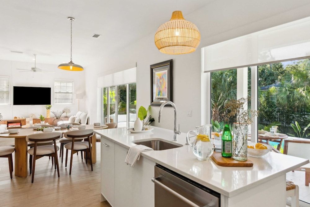Serenity at Surfside by Avantstay Pool, Porches, Fire Pit & Arcade Near Vilano Beach