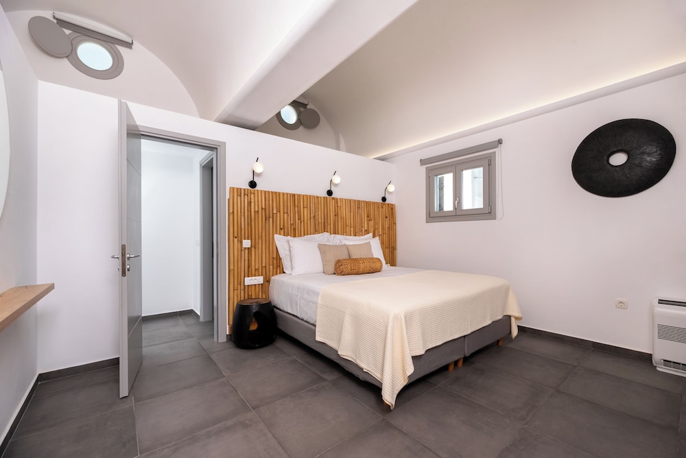 MODERN DOME HOMES OF SANTORINI