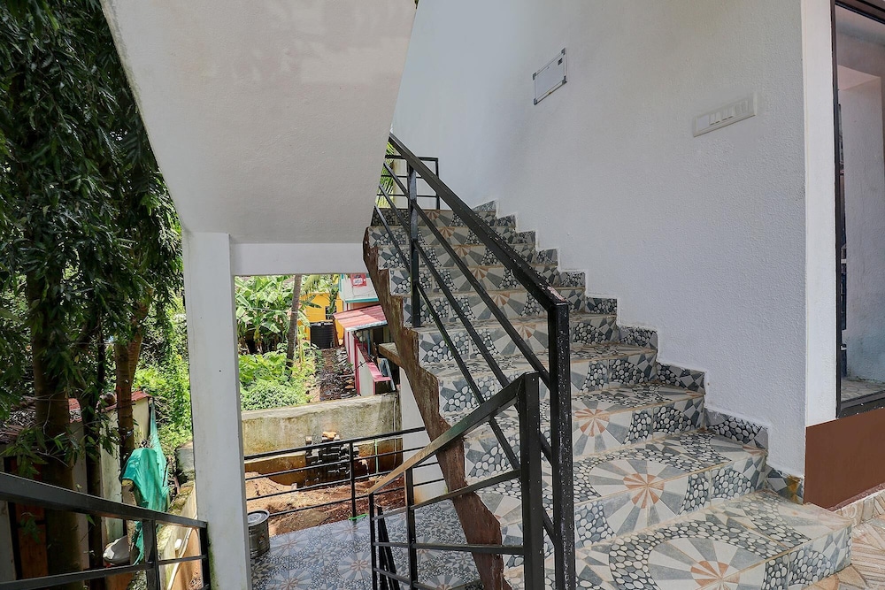 Fabhotel Zelosena