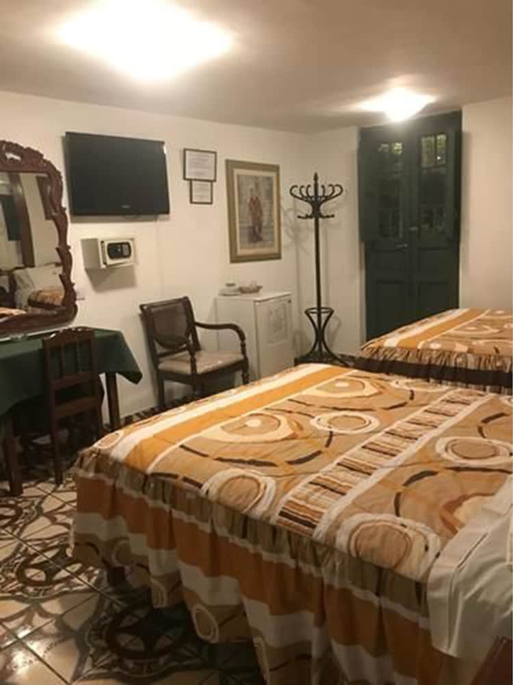 Hostal Santa Apolonia
