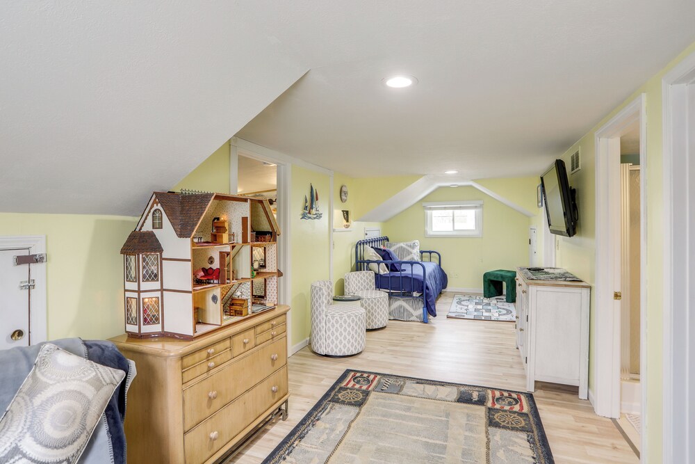 1 Block to Beach: Home w/ Hot Tub in Port Clinton!