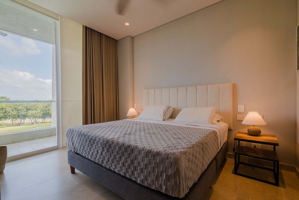 2BR 5 Guests Private Balcony and Shared Pool