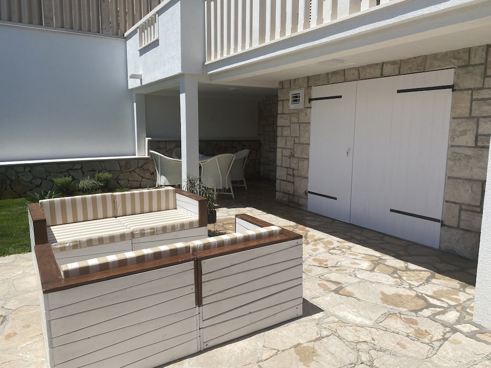Villa Mediterra Garden & Pool view 4