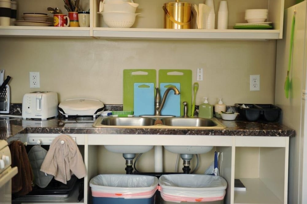 Camelot Inn at Honeyville - Property Image 4