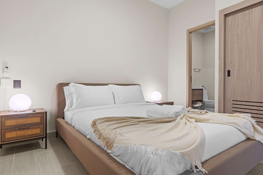 NOK Modern 1BR Apartment With Terrace in Vistacana