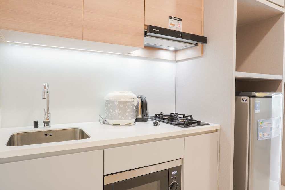 Elegant And Nice Studio At Capitol Suites Apartment view 2