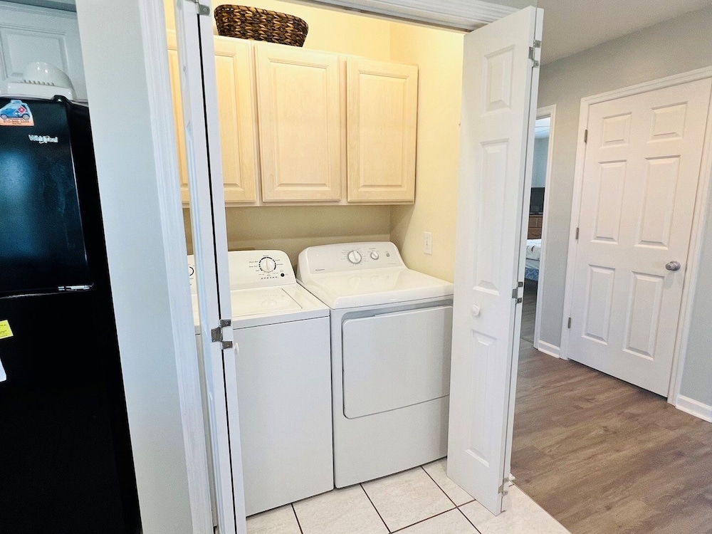 Just Breeze 'n 4 Bedroom Home by RedAwning