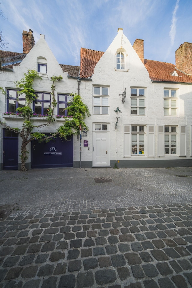 Number 11 Exclusive Guesthouse