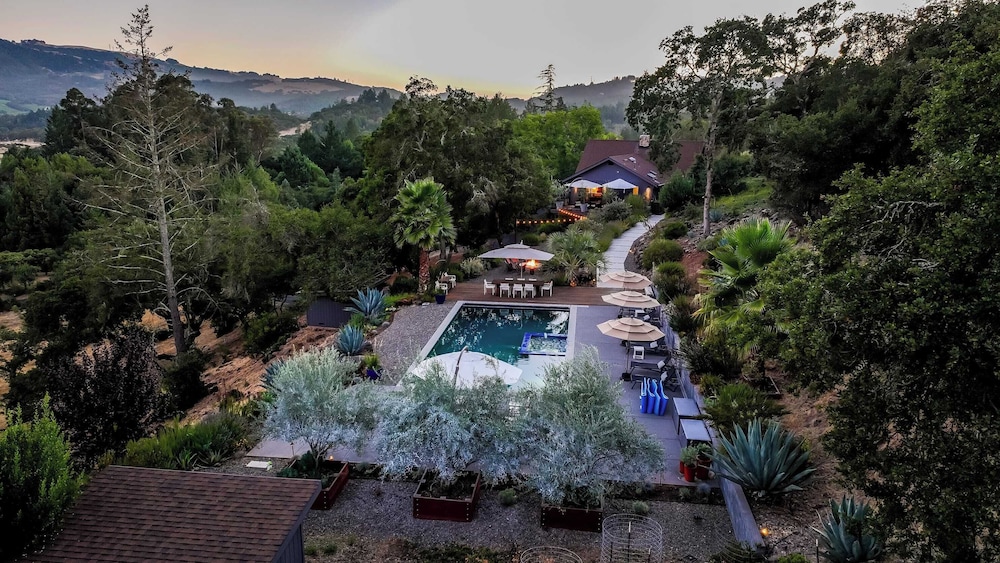 Kenwood Vista by Avantstay 7acres w/ Pool, Fire Pit, Vineyard Views