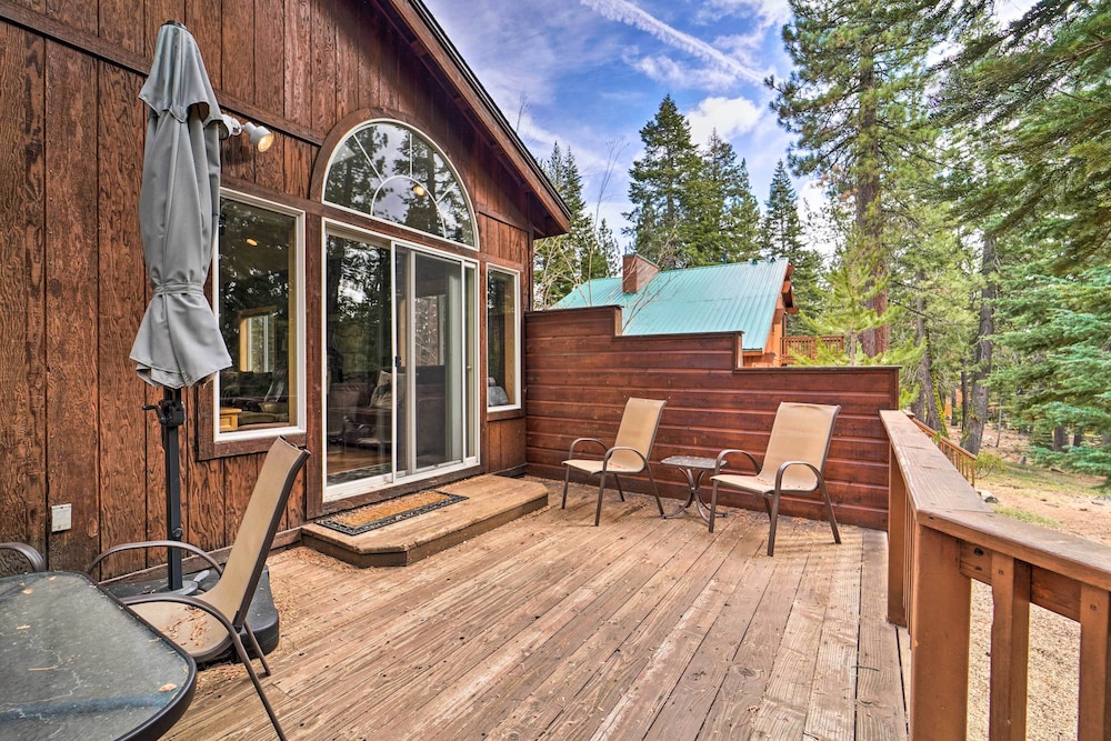 Tahoe Donner Retreat w/ Hot Tub & Fireplace! view 3