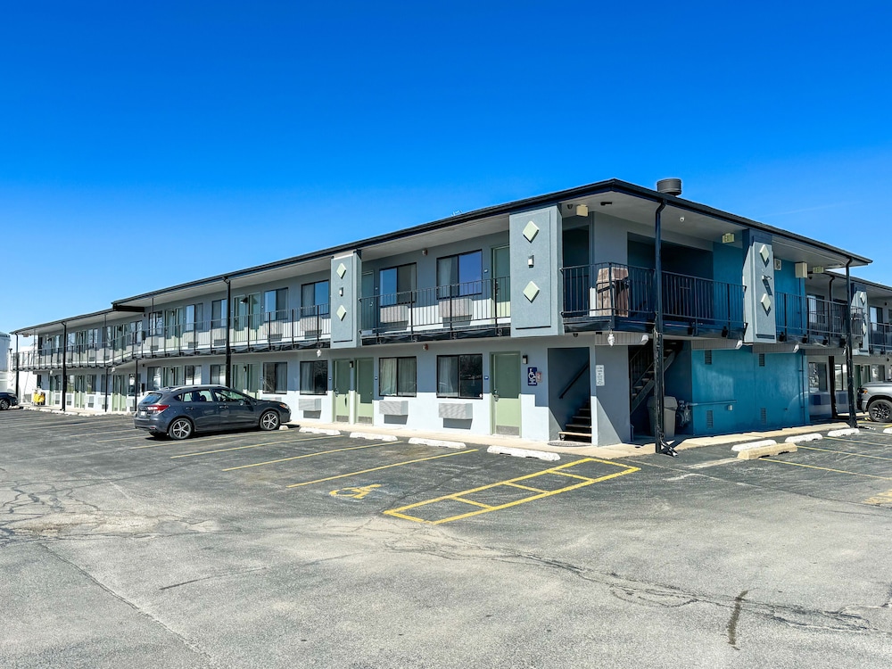 Super 7 Motel