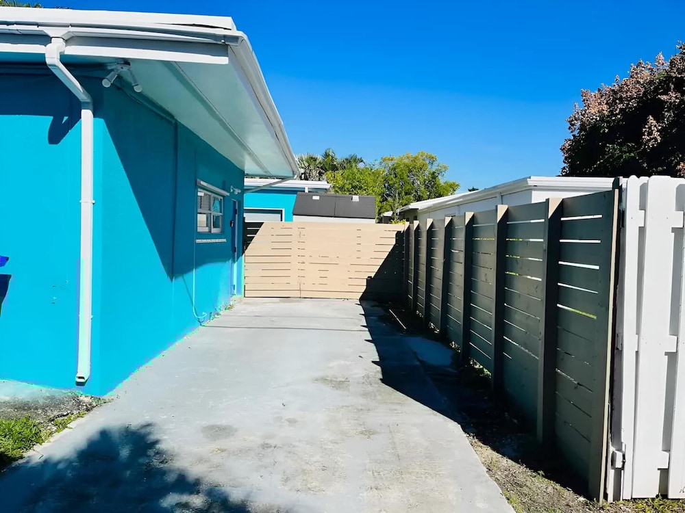 Blue Coral Studio in Hollywood
