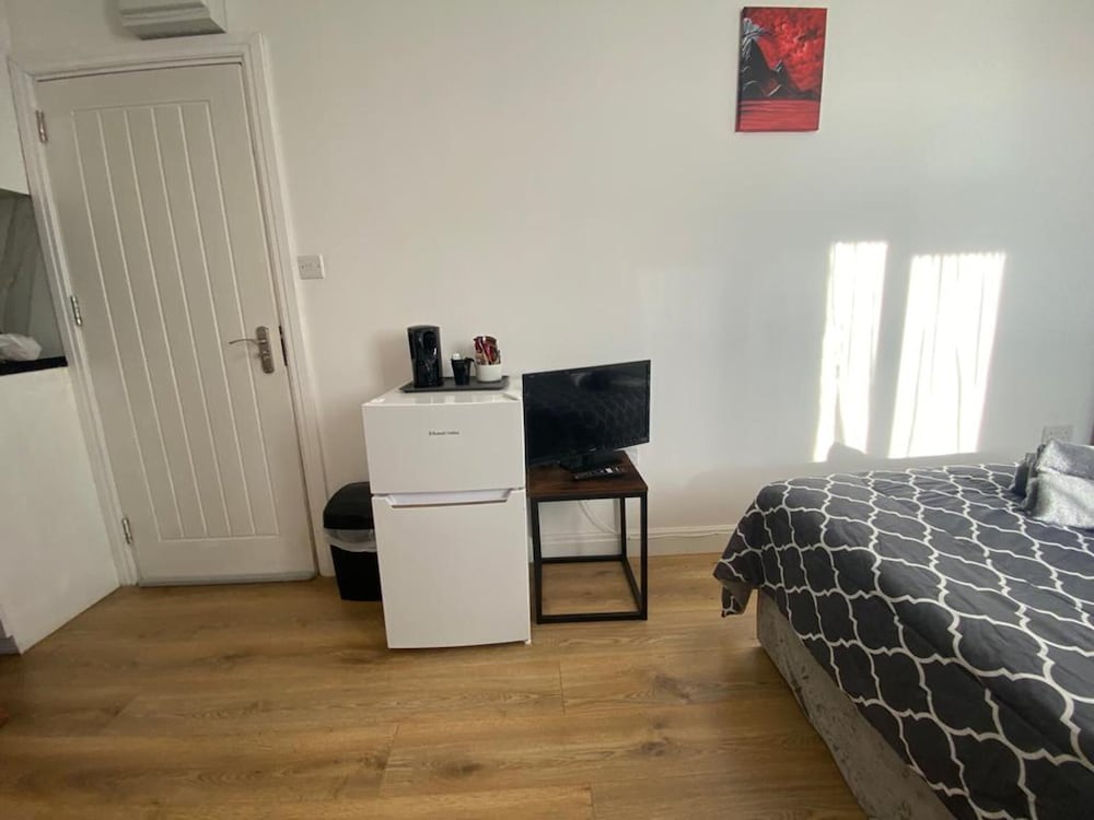 Comfortable Homely Studio Flat in Wembley view 4