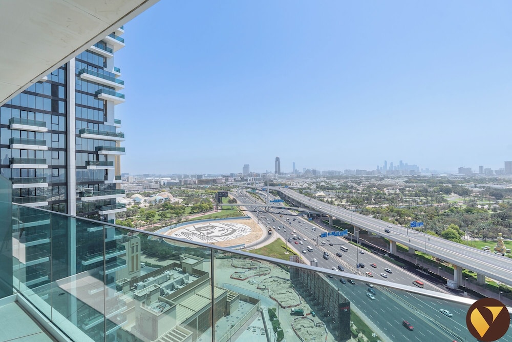 Vogue Near Metro Park & Dubai Frame