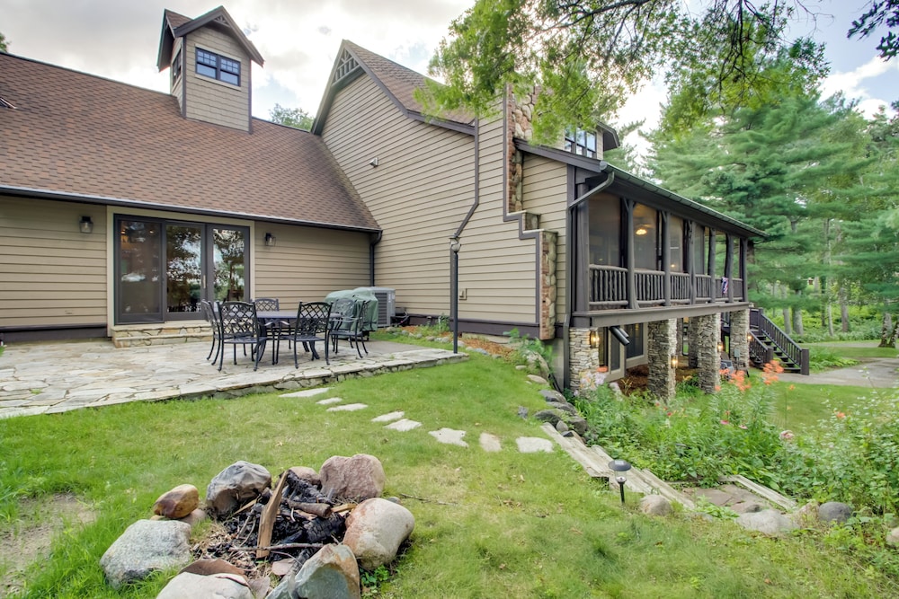 Sprawling Minnesota Home w/ On-site Lake Access view 4