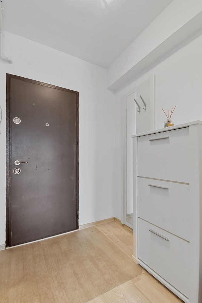 Studio Flat in Airport Residence view 4