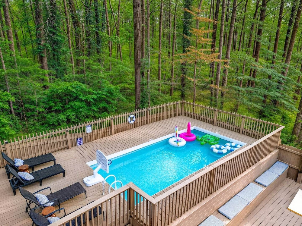 ATL Patio Paradise Pool Hottub Theater Gmrm B-ball