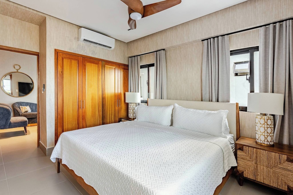 Luxurious Santo Domingo Apartment in Heart of the City, Wifi, Pool, Parking Free