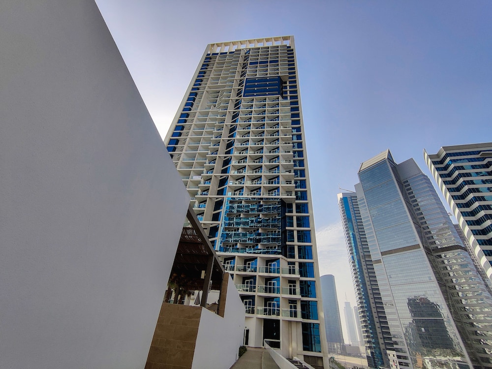 HiGuests - DAMAC Maison Prive Tower A