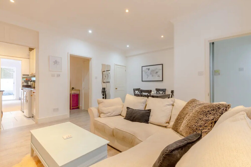 Stylish 1 Bedroom Apartment in Pimlico With Lovely Garden
