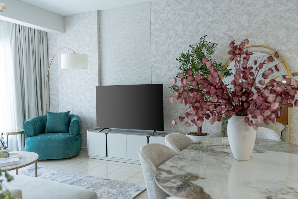 Iconic 2BR in Skycourt Dubailand