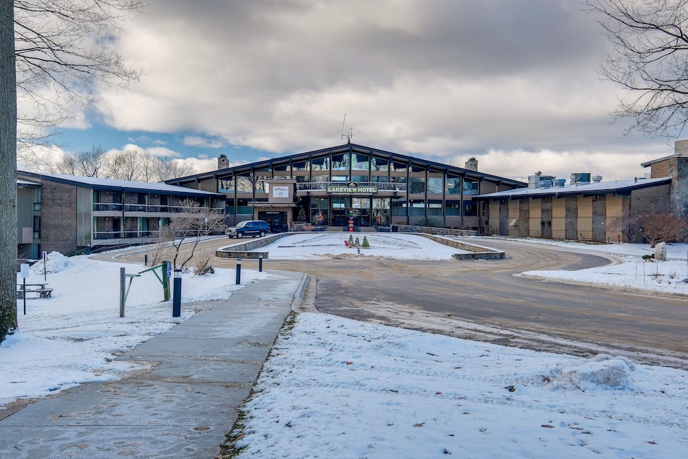Bellaire Condo - Walk to Shanty Creek Resort!