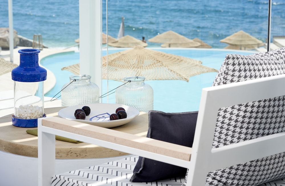 Artemis Seaside Resort