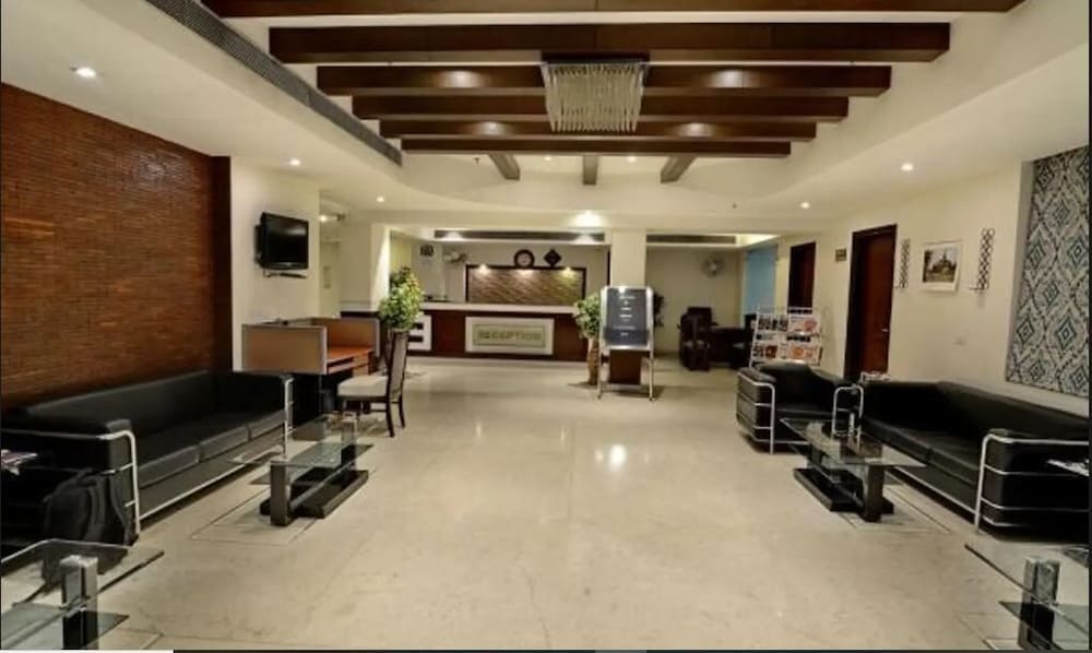 Hotel Impress By RMR Hotels