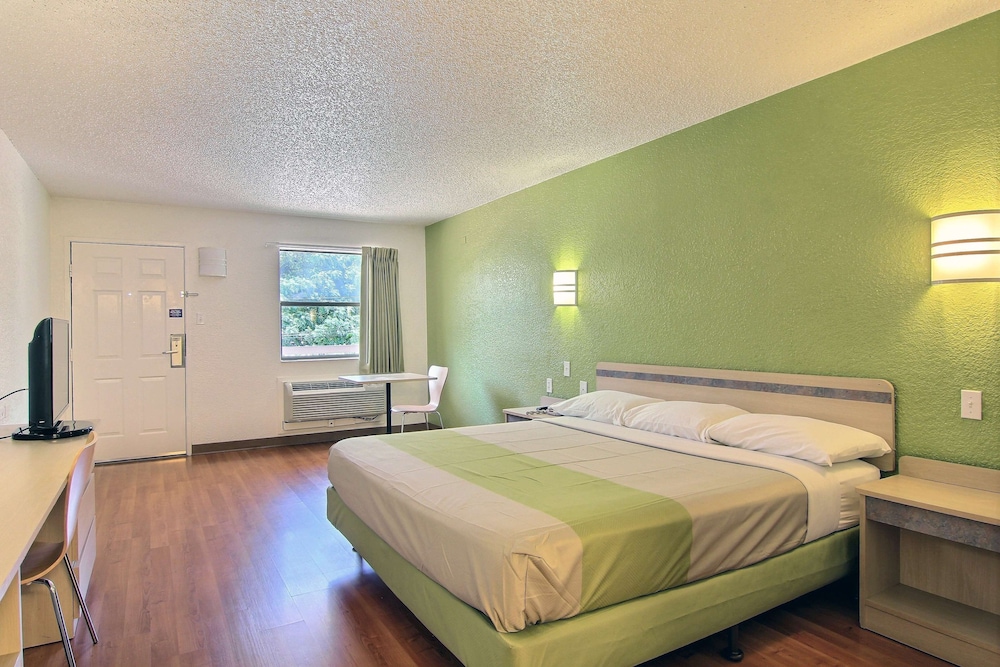 Motel 6 Austin, TX - Central Downtown UT
