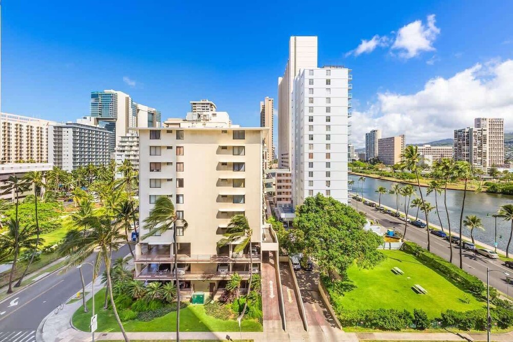 @marbella Lane - Stylish Island Stay w/ City Views