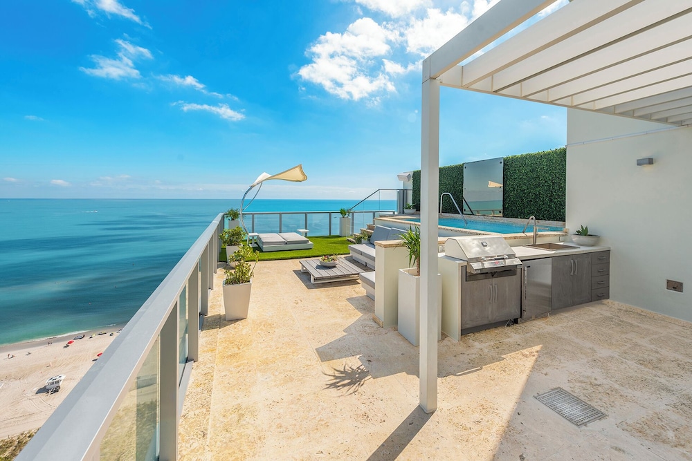 Luxury Vacation Rentals in South Beach by LRMB
