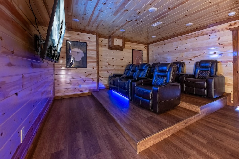 Pet-friendly Pool Game Room Hot Tub Theater