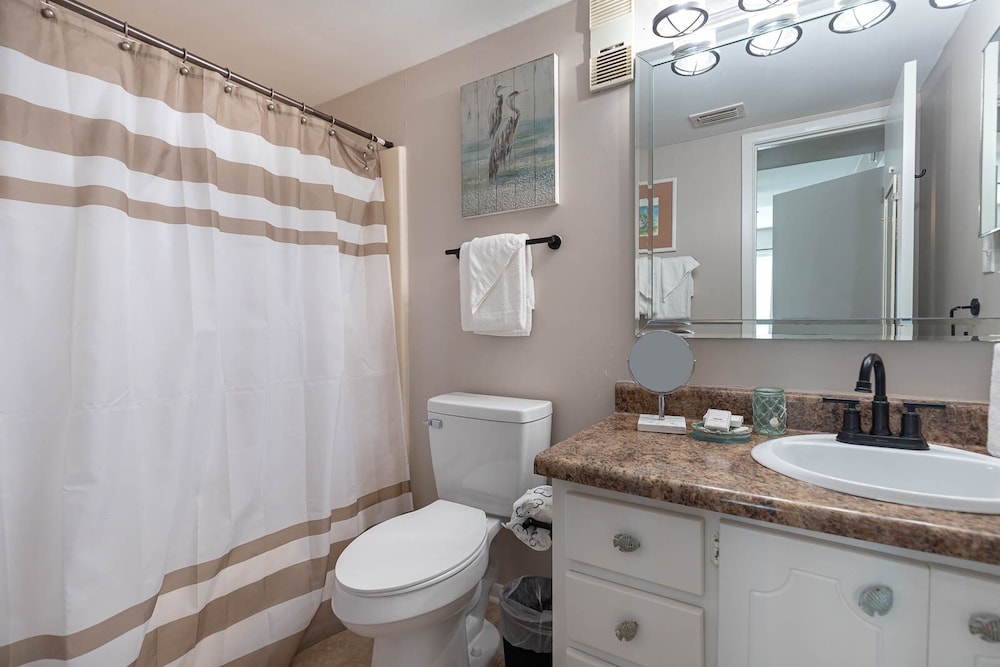 Island Winds East 707 2 Bedroom Condo