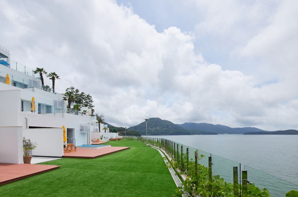 HEMIRION POOL VILLA&RESORT view 2