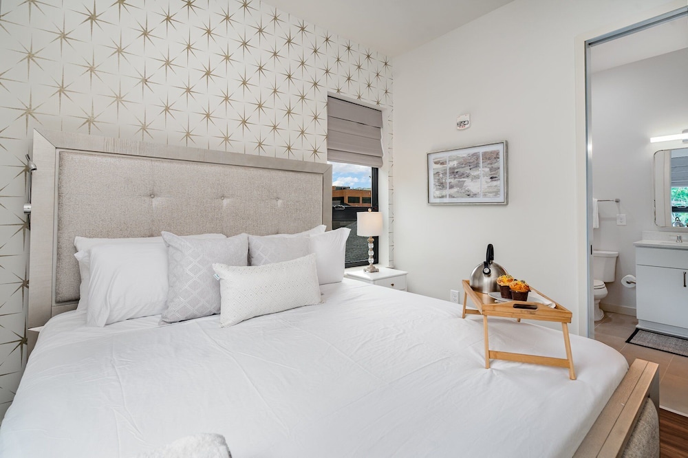 Harmony Outpost-pool & Gym-4 Mins To Broadway