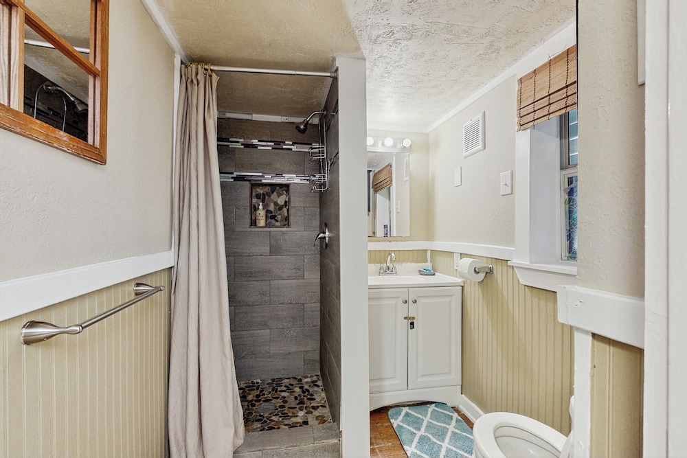 1BR Cozy Dog-friendly Home w/ Kitchenette & Patio