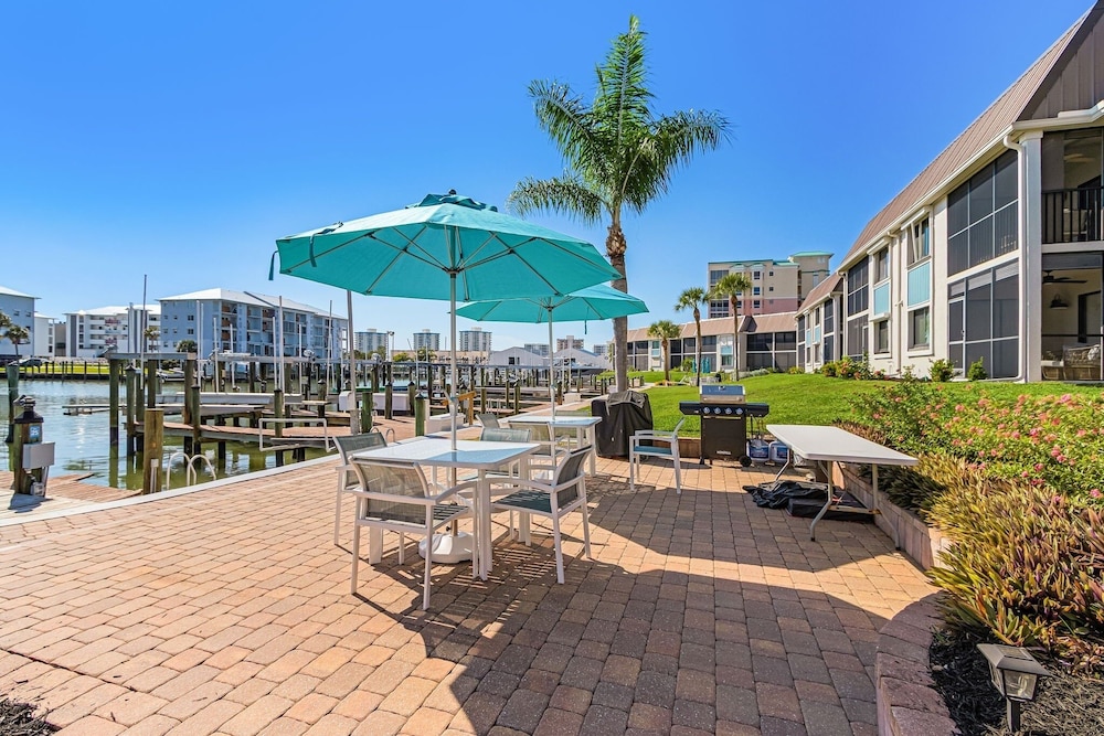 Estero Island Yacht & Racquet Club 224 1 Bedroom Condo
