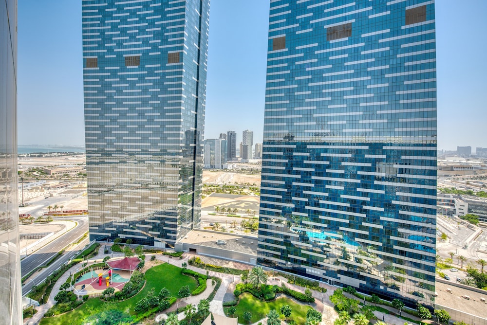 Capital Living On Reem: The Arc Towers