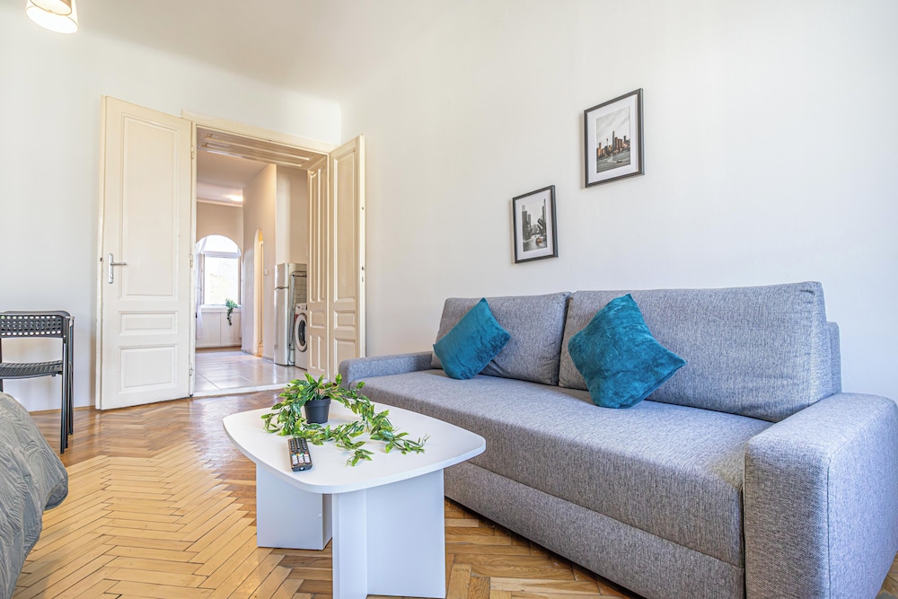 Comfy 2BR Apt Long Stay Matzleinsdorfer