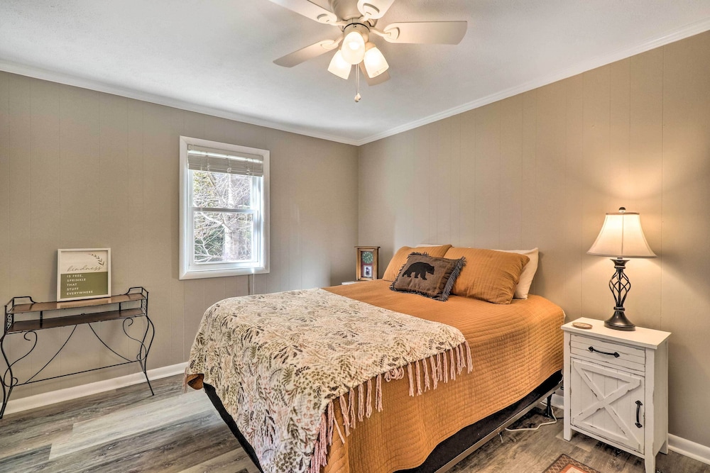 Welcoming Boone Getaway Near Hiking + Skiing! view 4