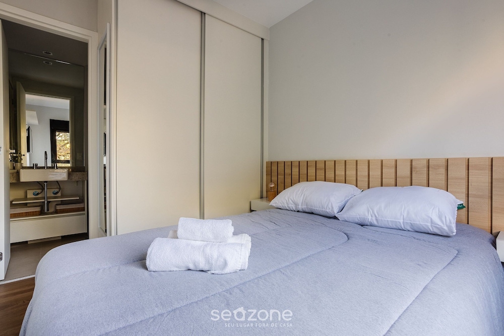 Modern Apartment w/ Pool Close to Shopping Bia035