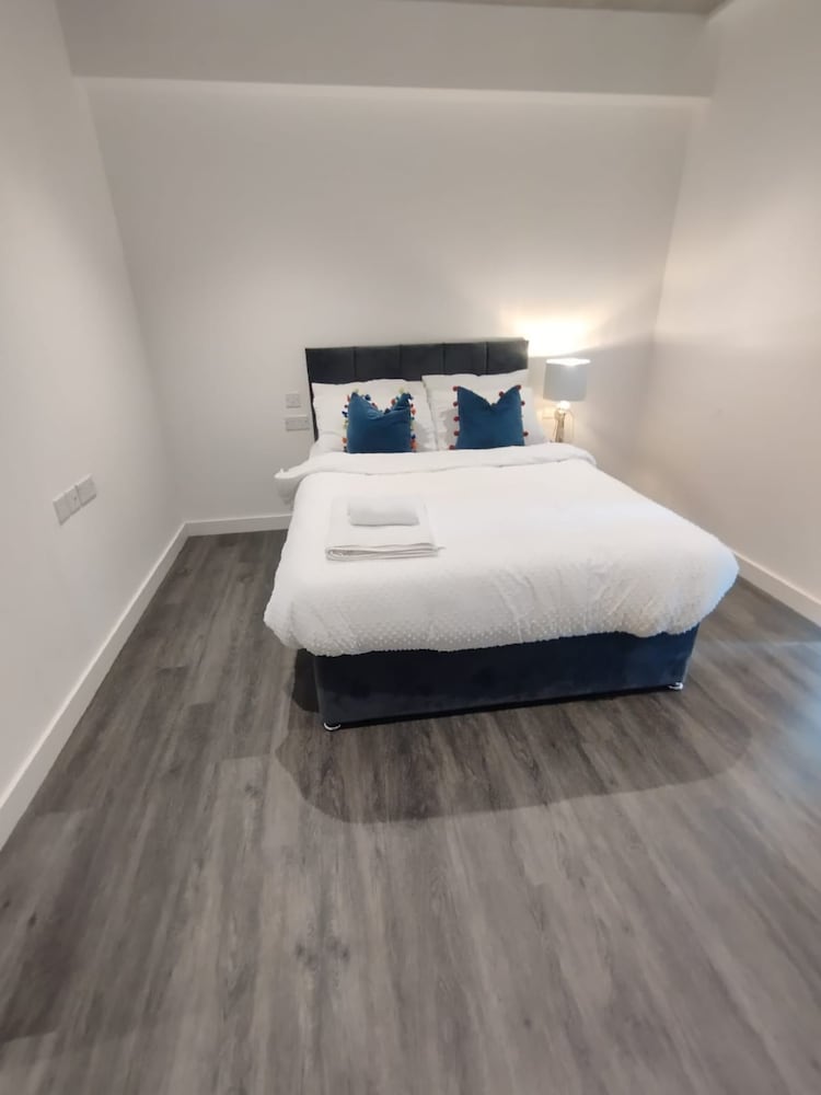 Immaculate 3-bed Apartment Homes in London